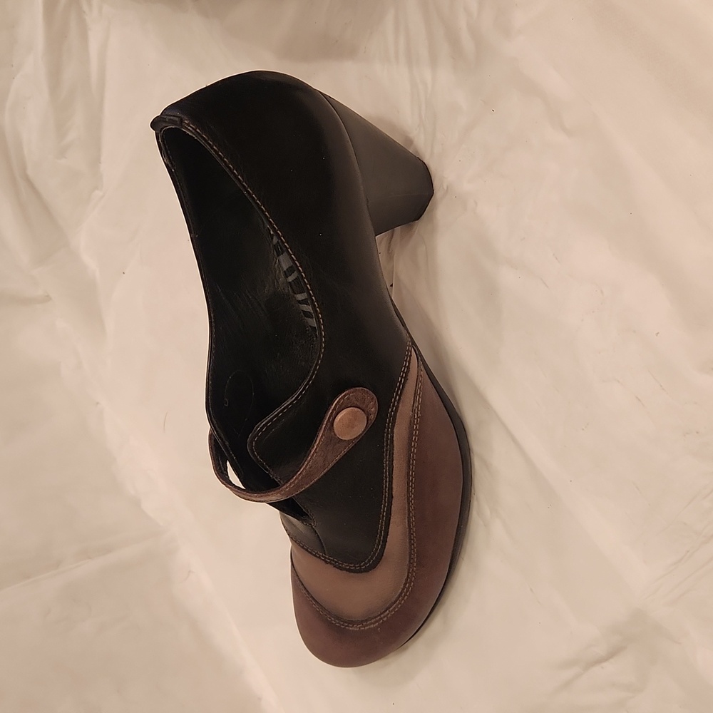 Hispanitas 41 leather pumps 3 shades of grey.  Striking, comfortable,  stylish.